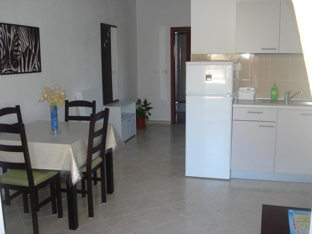 Apartments Dalmacija Rogoznica  Rum bild